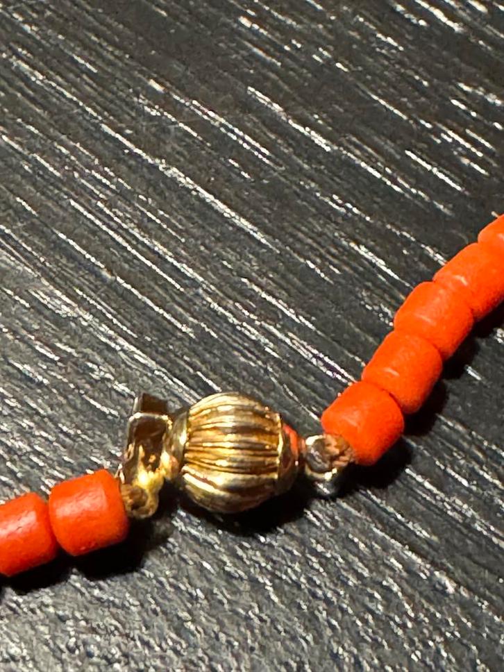 Vintage Koraal Ketting met Gouden Sluiting, Sieraden, Tassen en Uiterlijk, Kettingen, Gebruikt, Goud, Rood, Ophalen of Verzenden