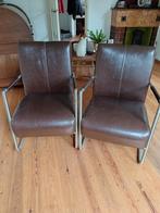 2 leuke bruine stoelen met stalen poten., Huis en Inrichting, Fauteuils, Ophalen, Gebruikt, Minder dan 75 cm