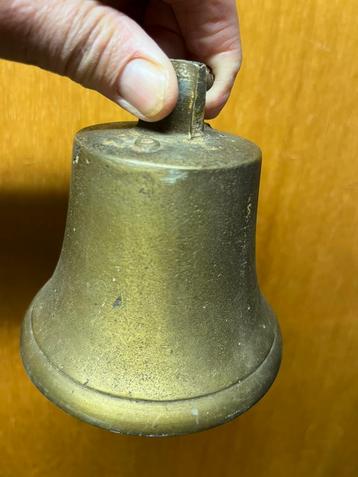 Koperen bel antiek beschikbaar voor biedingen