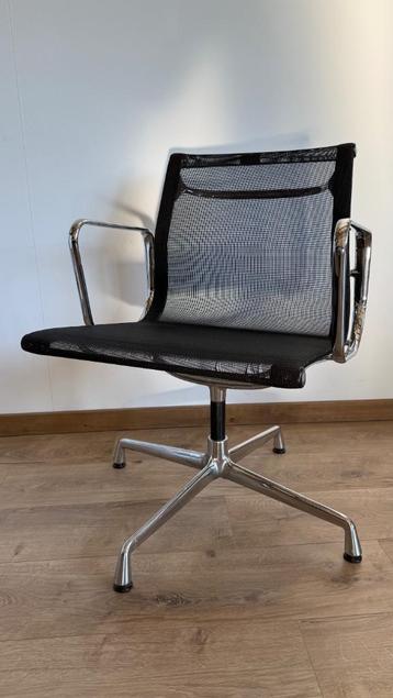 40x Vitra Aluminium Chair EA108 Netweave Zwart  beschikbaar voor biedingen