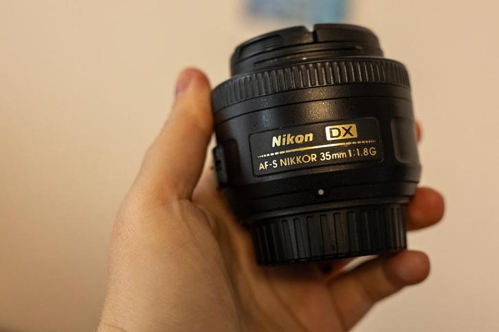 Nikon DX AF-S NIKKOR 35mm f/1.8G – perfecte portretlens, Audio, Tv en Foto, Fotografie | Lenzen en Objectieven, Gebruikt, Standaardlens