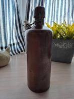 Oude bruin stenen fles met beugelsluiting, Ophalen of Verzenden