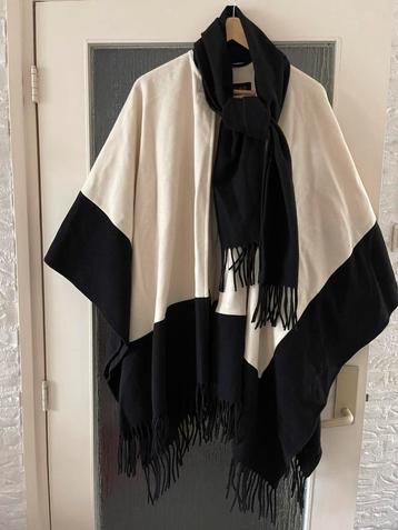Damo poncho . beschikbaar voor biedingen