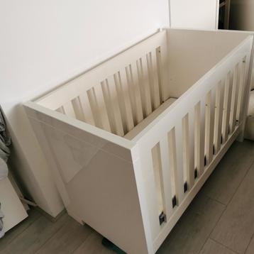 Babybed   beschikbaar voor biedingen