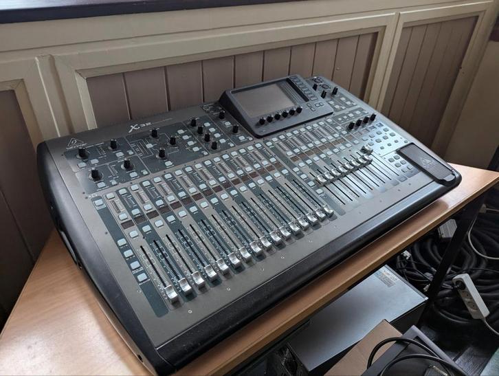 Behringer X32, flightcase en multikabel, Muziek en Instrumenten, Mengpanelen, Zo goed als nieuw, 20 kanalen of meer, Ophalen