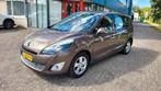 Renault Grand Scenic 1.6 16V 81KW 5P 2010 nw apk/navi/uniek!, Auto's, Renault, Euro 5, Stof, 74 €/maand, Zwart