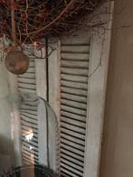 Twee houten vergrijsde luiken, Ophalen, Zo goed als nieuw