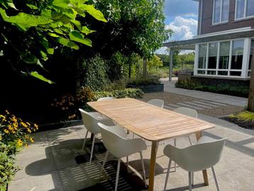 Acacia tuintafel met 6 kuipstoeltjes beschikbaar voor biedingen