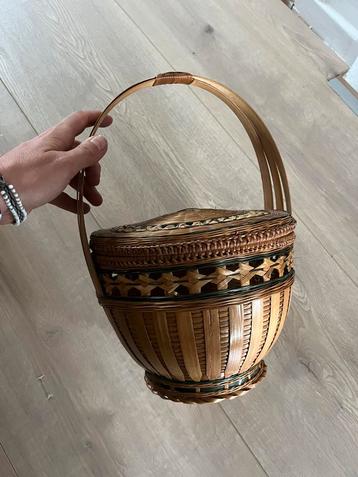 Vintage chinese geweven rieten mand bamboo beschikbaar voor biedingen
