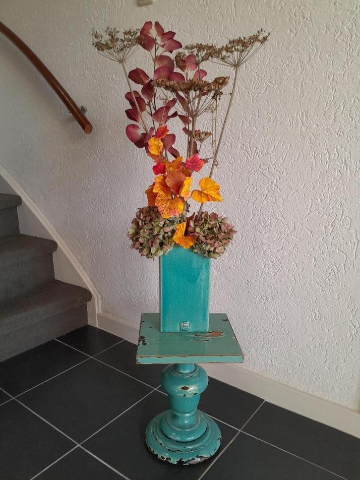Mooi brocant tafeltje in de kleur turkoois., Huis en Inrichting, Tafels | Bijzettafels, Gebruikt, Rechthoekig, Minder dan 45 cm