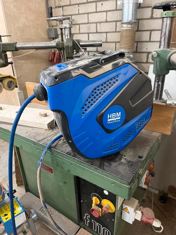Luchtslanghaspel 20 meter met ophangbeugel - HBM Machines, Doe-het-zelf en Verbouw, Gereedschap | Overige machines, Zo goed als nieuw