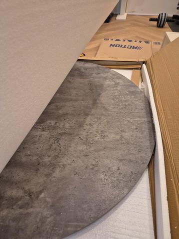 Gloednieuwe eettafel rond grijs betonlook 120cm ø