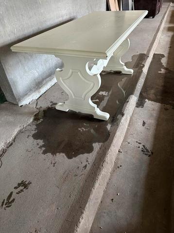 Eiken kloostertafel beschikbaar voor biedingen