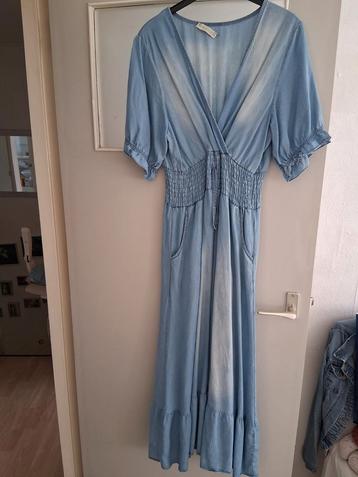 Jurk merk New Collection is 1 maat  beschikbaar voor biedingen
