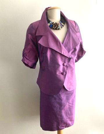 ZUIVER ZIJDE, Pracht ensemble in gloedvol paars mt 42/44 beschikbaar voor biedingen