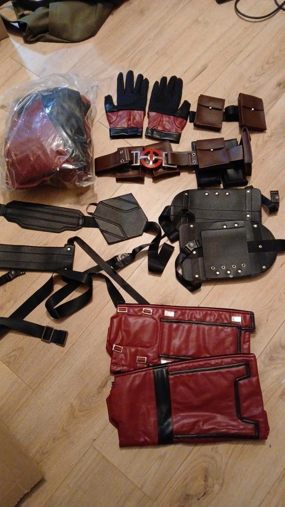 Deadpool pak S, Hobby en Vrije tijd, Kostuums, Theaterbenodigdheden en LARP, Nieuw, Ophalen of Verzenden