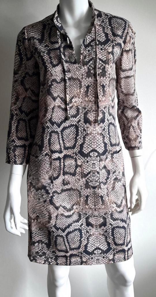Caroline Biss ; mooi beige jurkje met snake print 36 / 38, Kleding | Dames, Mutsen, Sjaals en Handschoenen, Zo goed als nieuw