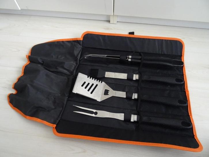BARBECUE SET IN NON WOVEN OPBERGTAS NOG ONGEBRUIKT (NIEUW !), Tuin en Terras, Barbecue-accessoires, Nieuw, Ophalen of Verzenden