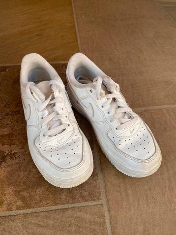 Nike sneakers, wit, maat 31, hele nette staat beschikbaar voor biedingen
