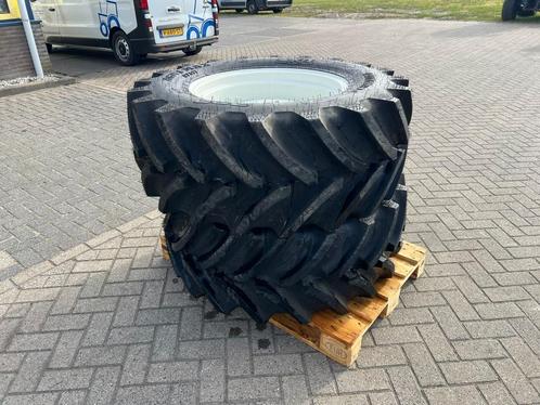 BKT 440/65R24 incl. NH 6 gaats velgen werktuigen agrarisch, Zakelijke goederen, Agrarisch | Onderdelen | Banden, Velgen en Assen