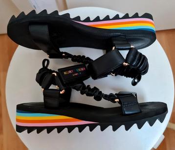 Kurt Geiger sandalen maat 38 zwart gekleurde bandjes zgan   beschikbaar voor biedingen