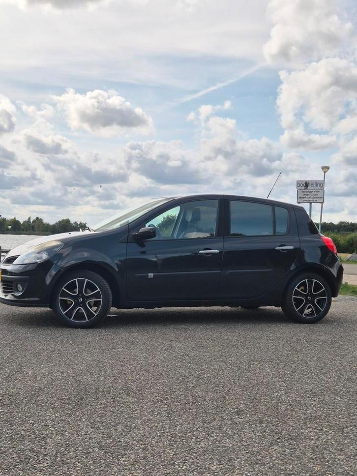 Renault Clio 1.6 16V 82KW 5-DRS E4 2007 Zwart, Auto's, Renault, Particulier, Clio, Benzine, D, Hatchback, Handgeschakeld, Origineel Nederlands