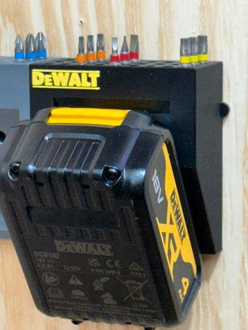 DeWalt accuhouder en bitshouder beschikbaar voor biedingen