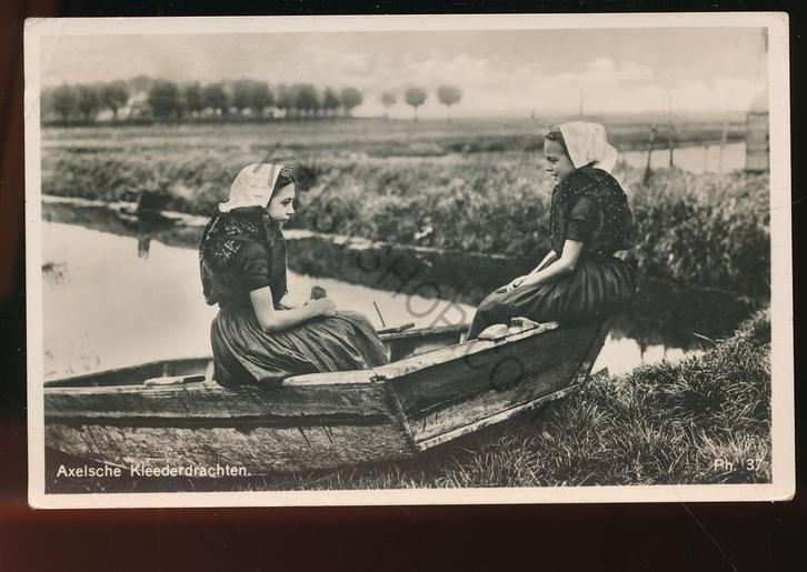 Axelsche Kleederdrachten [KRST009-1799, Verzamelen, Ansichtkaarten | Nederland, Gelopen, Overijssel, 1960 tot 1980, Verzenden