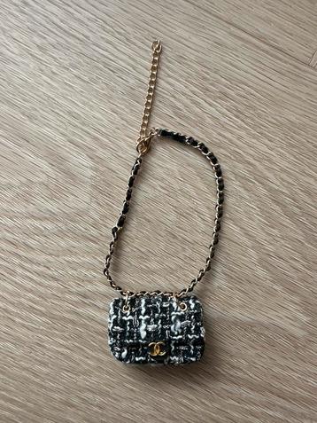 Labubu accessoire tasje Chanel zwart beschikbaar voor biedingen