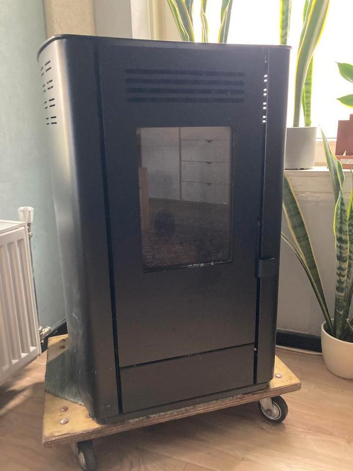 Pelletkachel + 20 zakken pellets + buizen, Huis en Inrichting, Kachels, Pelletkachel, Overige brandstoffen, Ophalen of Verzenden