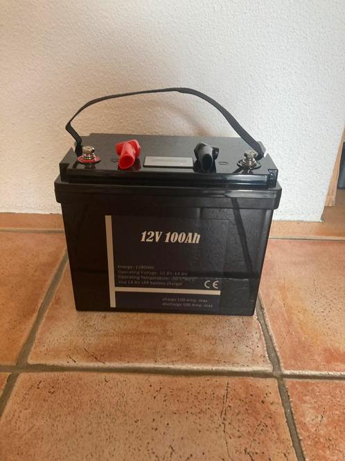 Lifepo4 accu12 Volt 100Ah  plus een lader & Bluetooth, Caravans en Kamperen, Camper-accessoires, Nieuw, Ophalen of Verzenden