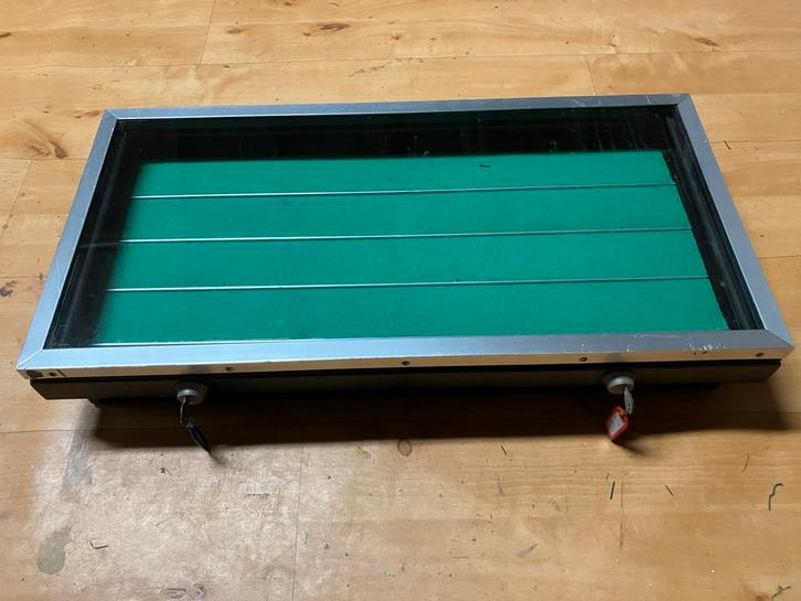 Vitrine afsluitbaar, Antiek en Kunst, Antiek | Overige Antiek, Ophalen of Verzenden