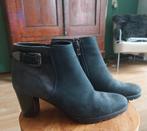 Enkellaarsjes suede/leer met hak maat 39 blauw grijs., Ophalen of Verzenden, Zo goed als nieuw, Blauw