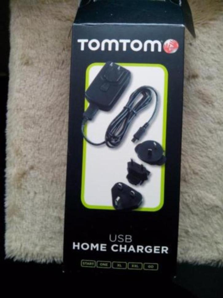 TomTom USB Charger plus stekkers buitenland, Auto diversen, Autonavigatie, Zo goed als nieuw, Ophalen of Verzenden