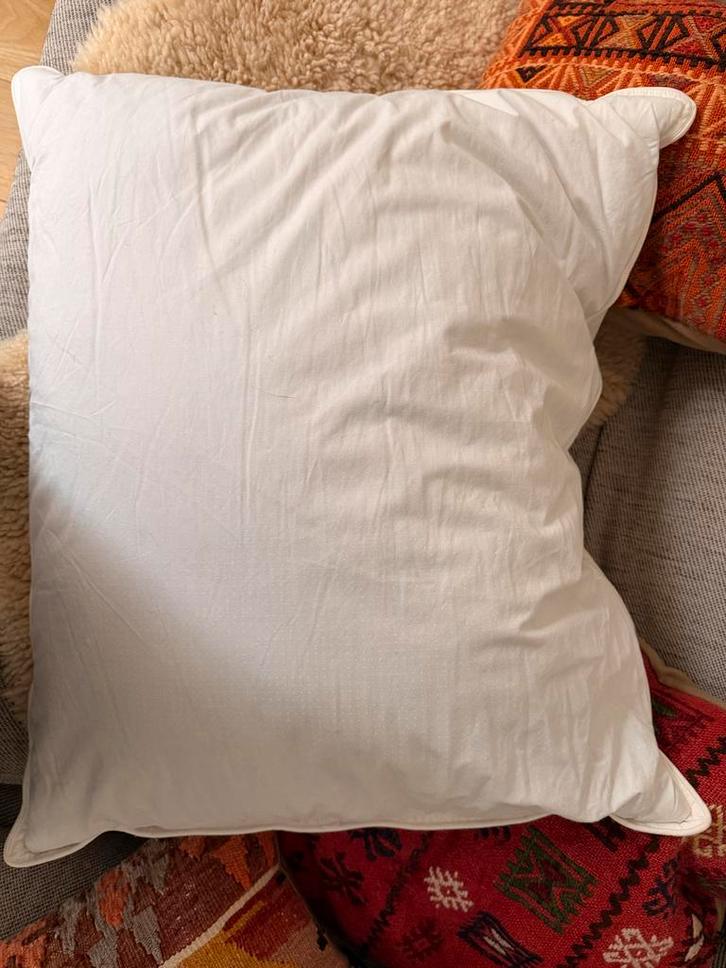 Ikea Gulkalve Kussen 60x70cm - Dons & Veren, Huis en Inrichting, Woonaccessoires | Kussens, Zo goed als nieuw, Wit, Rechthoekig