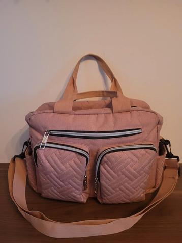 Roze Luiertas met warmhoudvakken beschikbaar voor biedingen