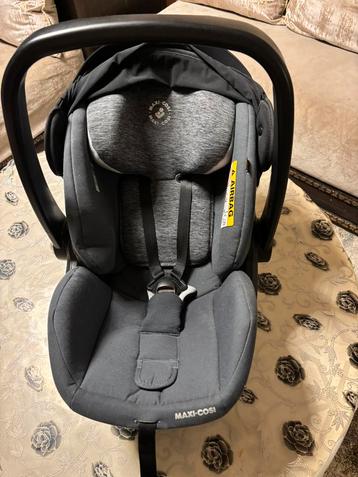 Baby stoel beschikbaar voor biedingen