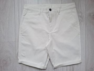 Emporio Armani short mt. L beschikbaar voor biedingen