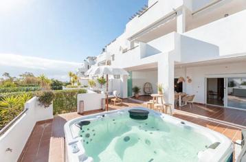 Zonnig appartement met jacuzzi, dichtbij zee!! Estepona