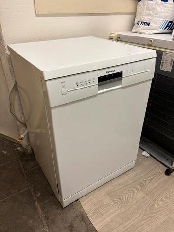 Afwasmachine Siemens - Met Bestekla - Schoon en Goed beschikbaar voor biedingen