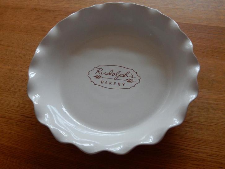 Te koop: Rose cake schaal Rudolph's bakery, Huis en Inrichting, Keuken | Servies, Nieuw, Schaal of Schalen, Overige stijlen, Aardewerk