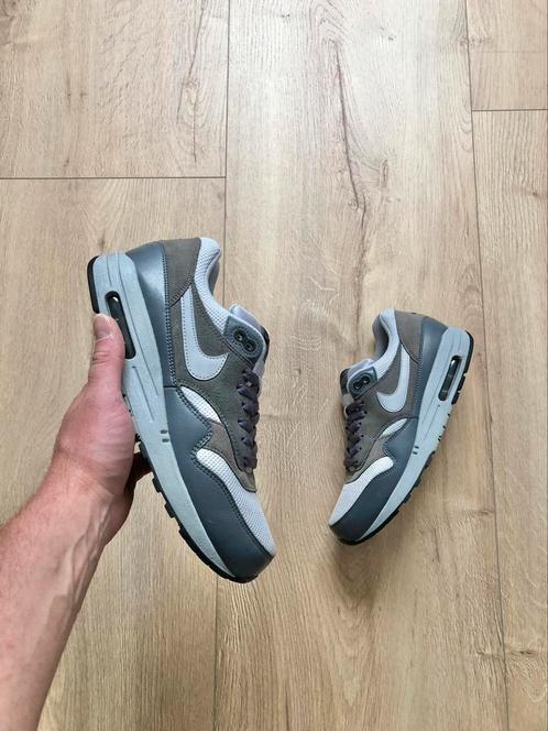 Nike Air Max 1 Essential Wolf Grey (EU 42), Kleding | Heren, Schoenen, Zo goed als nieuw, Sneakers of Gympen, Overige kleuren