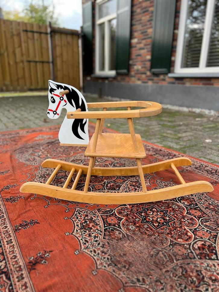 Vintage houten hobbelpaard – decoratief én functioneel, Kinderen en Baby's, Speelgoed | Hobbelfiguren, Zo goed als nieuw, Ophalen of Verzenden