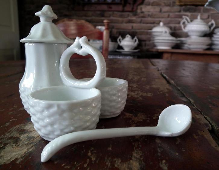 Antiek wit peper-zout-mosterd stelletje, Antiek en Kunst, Antiek | Servies los, Ophalen of Verzenden