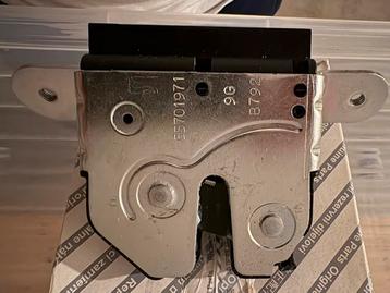 Nieuw Achterklepslot Fiat 500 / Punto / MiTo OE 55701971 beschikbaar voor biedingen