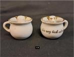 2 Mini chamber pots with dogs sitting inside them Kitsch, Antiek en Kunst, Antiek | Keramiek en Aardewerk, Ophalen of Verzenden