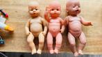 Poppen, stapelbedje, box en kleertjes, Ophalen, Gebruikt, Babypop
