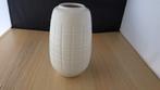 mooie witte vaas met decoratieve vlakken, Gebruikt, Wit, Aardewerk of Porselein, Ophalen of Verzenden