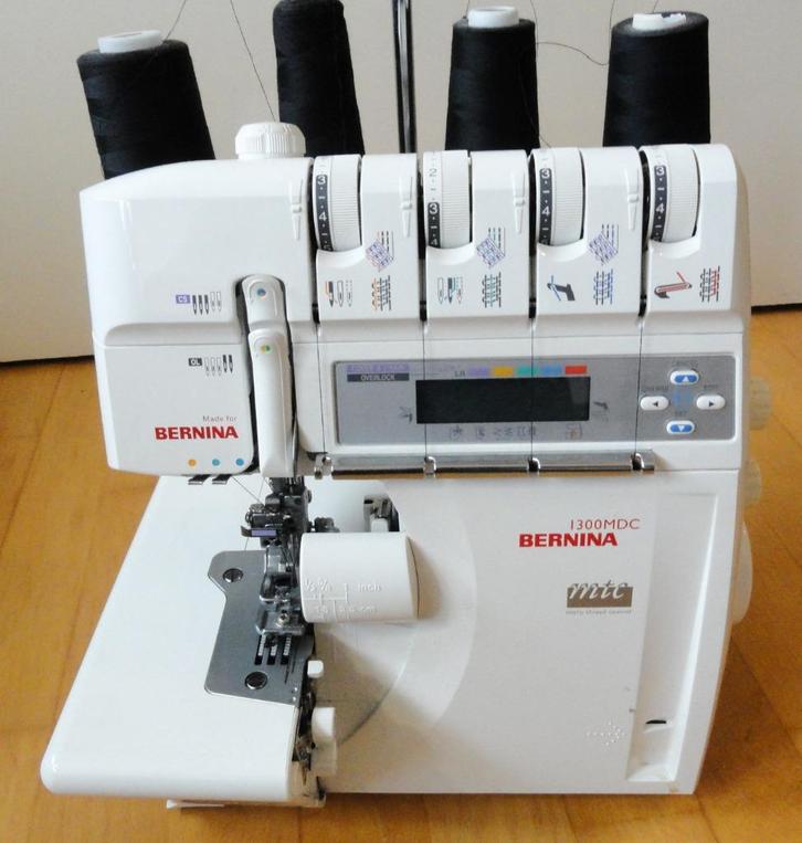 Bernina Overlock machine 1300 MDC -MTC, Hobby en Vrije tijd, Naaimachines en Toebehoren, Zo goed als nieuw, Lockmachine, Bernina