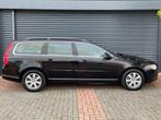 Volvo V70 2.0 T5 Kinetic Aut | Climate Control | Leer | Navi, Auto's, Parkeersensor, Beige, 1666 kg, Zwart